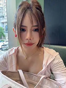 Chat XXX en directo de Selenaaaaa-