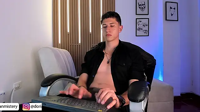 Czat XXX na żywo – Dorianmistery2322_