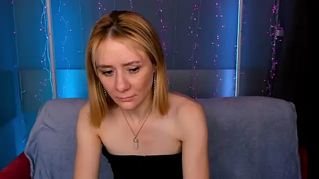 NikaBond's Live XXX Chat