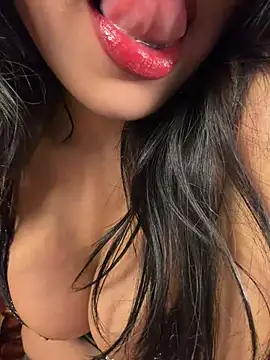KARISHMA-STRIP Live XXX-chat