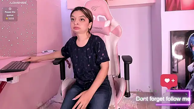 CharlotteMuller Live XXX Chat