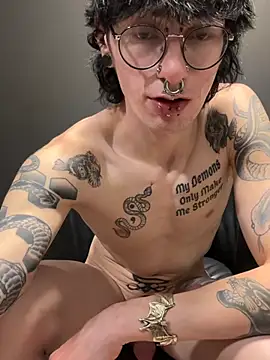 GothSadist Chat XXX live