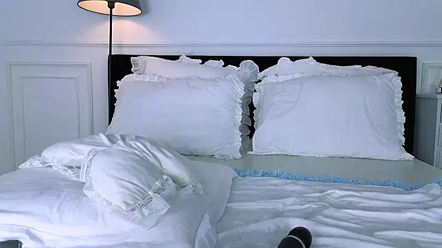 XXX chat uživo modela NicoleMarani