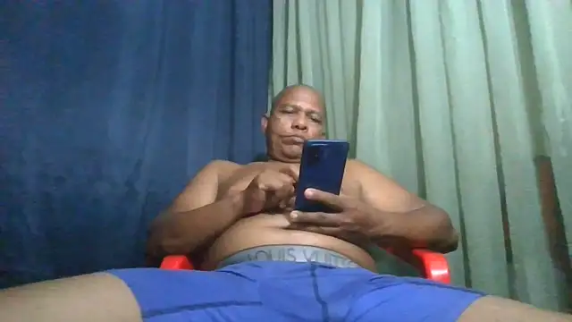 bigblackcock75's Live XXX Chat