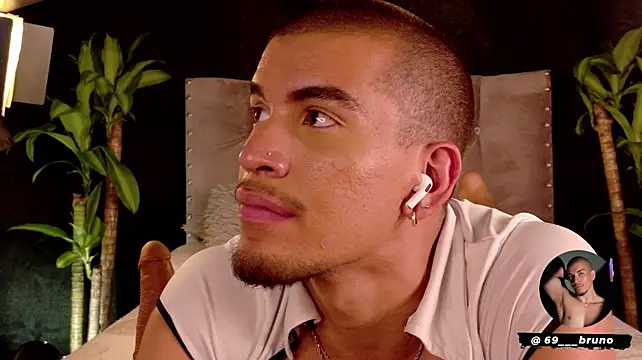 Chat XXX ao vivo de Bruno___69