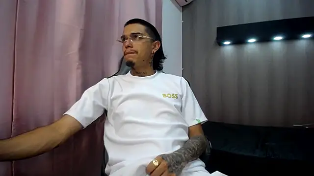Chatroom XXX en direct de Tayson_Hot