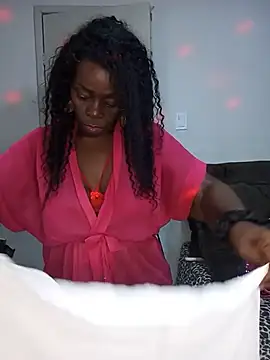 QueenLorena25's Live Chat Room