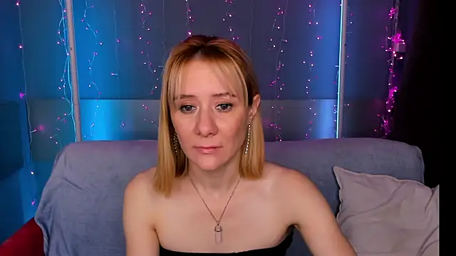 NikaBond's Live XXX Chat