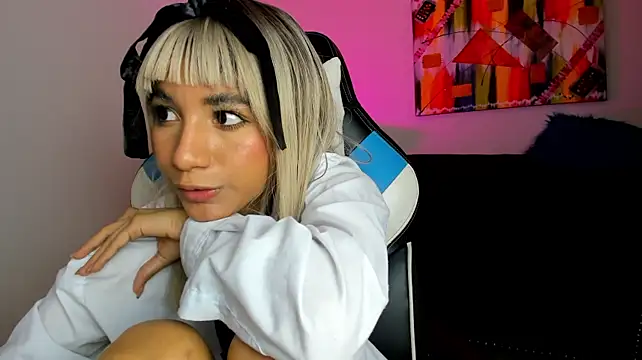 Emily_bruss live XXX chat