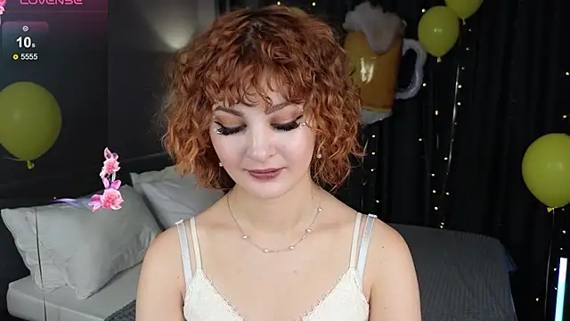 Kira__Fluffy Chat XXX in diretta