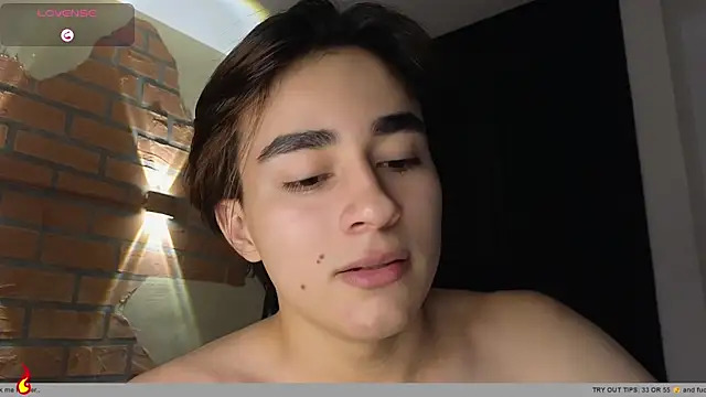 צ'אט XXX בשידור חי של Connorr_01