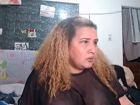Perla1981-- live XXX chat