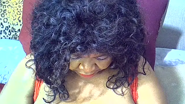 XXX chat uživo modela Ebony_Cougar