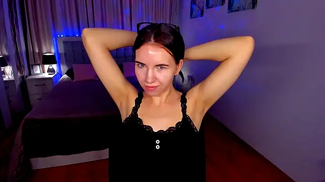 TriciaSpring XXX чат на живо