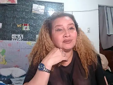 Perla1981-- Live XXX-Chat