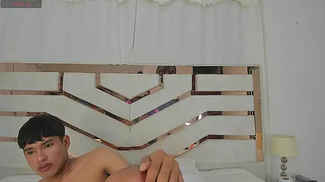XXX chat uživo modela ADRIAN_LUUST
