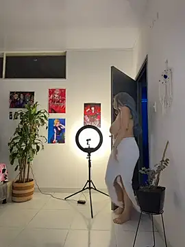 18_salo Adlı Modelin Canlı XXX Sohbeti