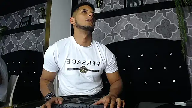 Chat +18 de Chris_Dick23 ao vivo