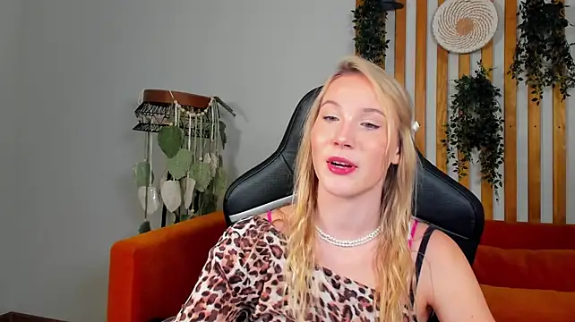 Chat XXX en directo de ElaraVoltage