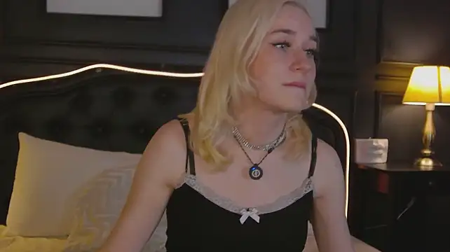 EmmaLaurentis' Live XXX Chat