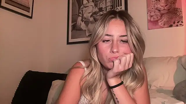 צ'אט XXX בשידור חי של skylarraeee