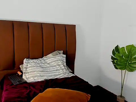 Naomy_4's Live XXX Chat