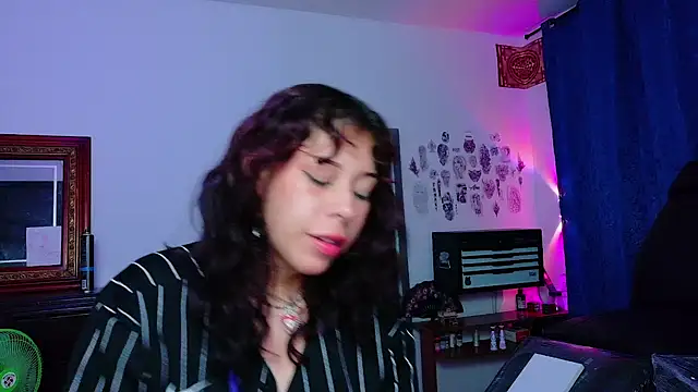 Czat XXX na żywo – savanah_red