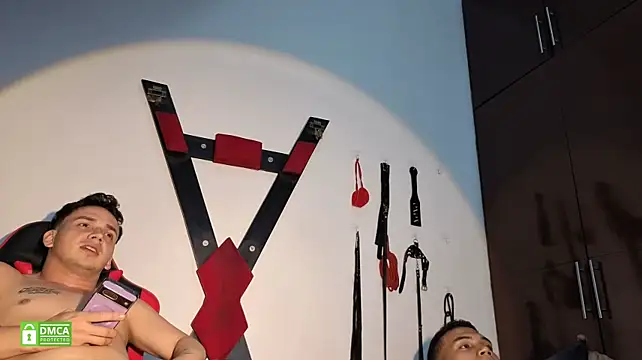 Chat +18 de GoldenBoyDuo ao vivo