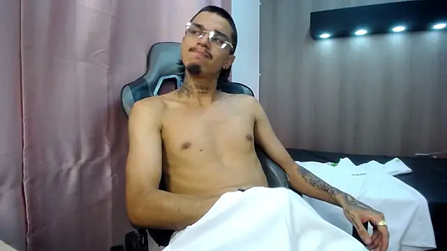 Chat +18 de Tayson_Hot ao vivo