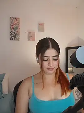 צ'אט XXX בשידור חי של MartinaConnorr