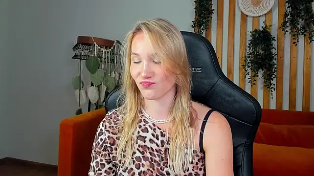 ElaraVoltage – Live XXX-chat