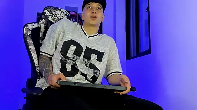 eithan_boy_ XXX чат на живо