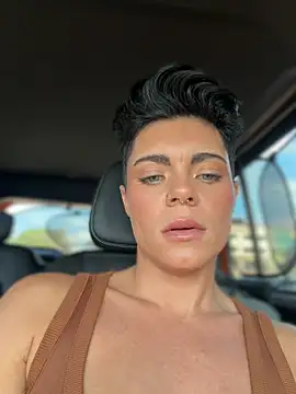 XXX chat uživo modela LukeLouHarvey