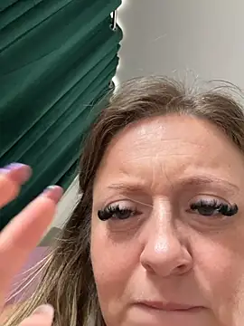 XXX chat uživo modela Poppyshaw_
