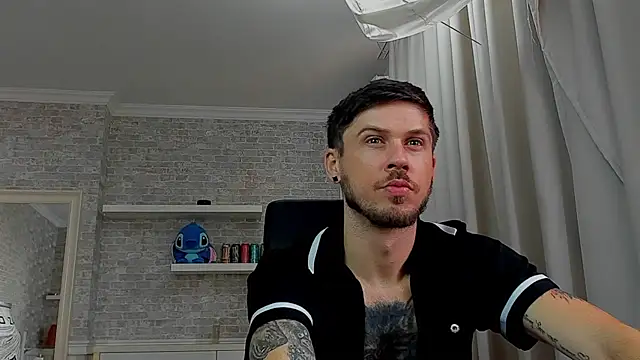 Chatroom XXX en direct de JonahShaw
