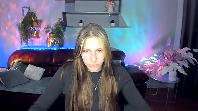 MiaCream Chat XXX in diretta