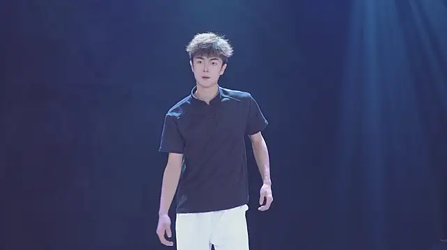 NCT-111 Adlı Modelin Canlı XXX Sohbeti