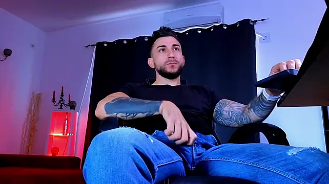 MightyAaron66 Live XXX-chat