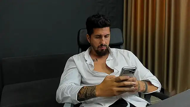 LoganStroud Live XXX Chat