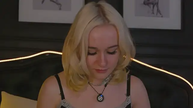EmmaLaurentis' Live XXX Chat