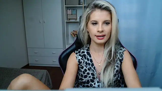 KristineGlow Chat XXX in diretta