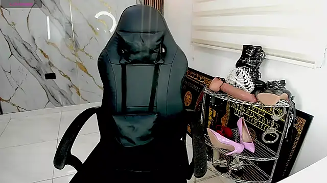 Chat +18 de queen_findom1 ao vivo