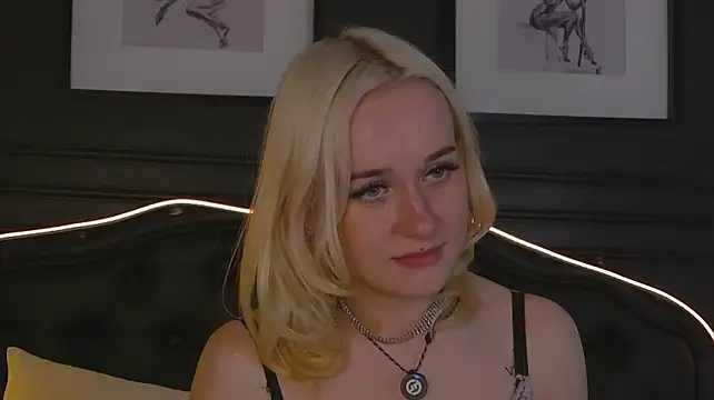 Chatroom XXX en direct de EmmaLaurentis