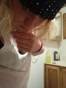 KITTYBOOBOOFUXXn Live XXX chat