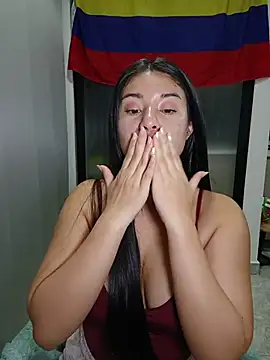 tara20_ Adlı Modelin Canlı XXX Sohbeti
