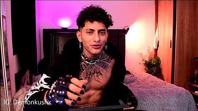DemonKush-- Adlı Modelin Canlı XXX Sohbeti