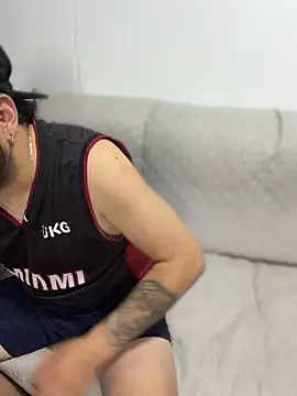 צ'אט XXX בשידור חי של Crazy_Orgasm