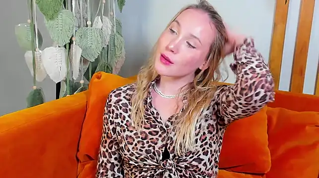 Živý XXX chat ElaraVoltage