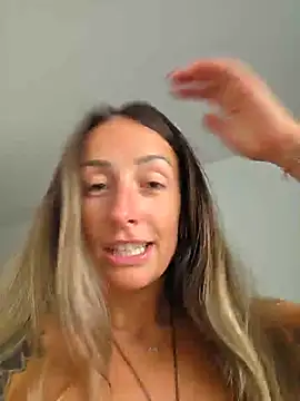 NicoleKaiser Adlı Modelin Canlı XXX Sohbeti