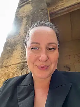 XXX chat uživo modela Mona_Plus